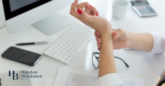 Business woman with nerve pain in wrist